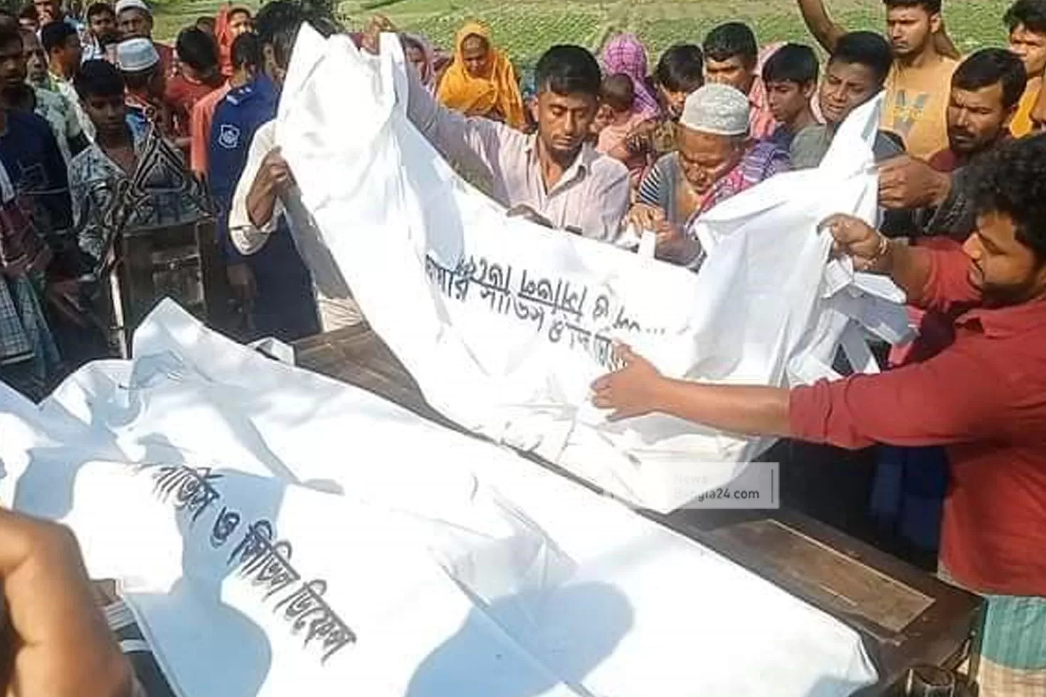 পিকআপ-চাপায়-মা-ছেলে-নিহত