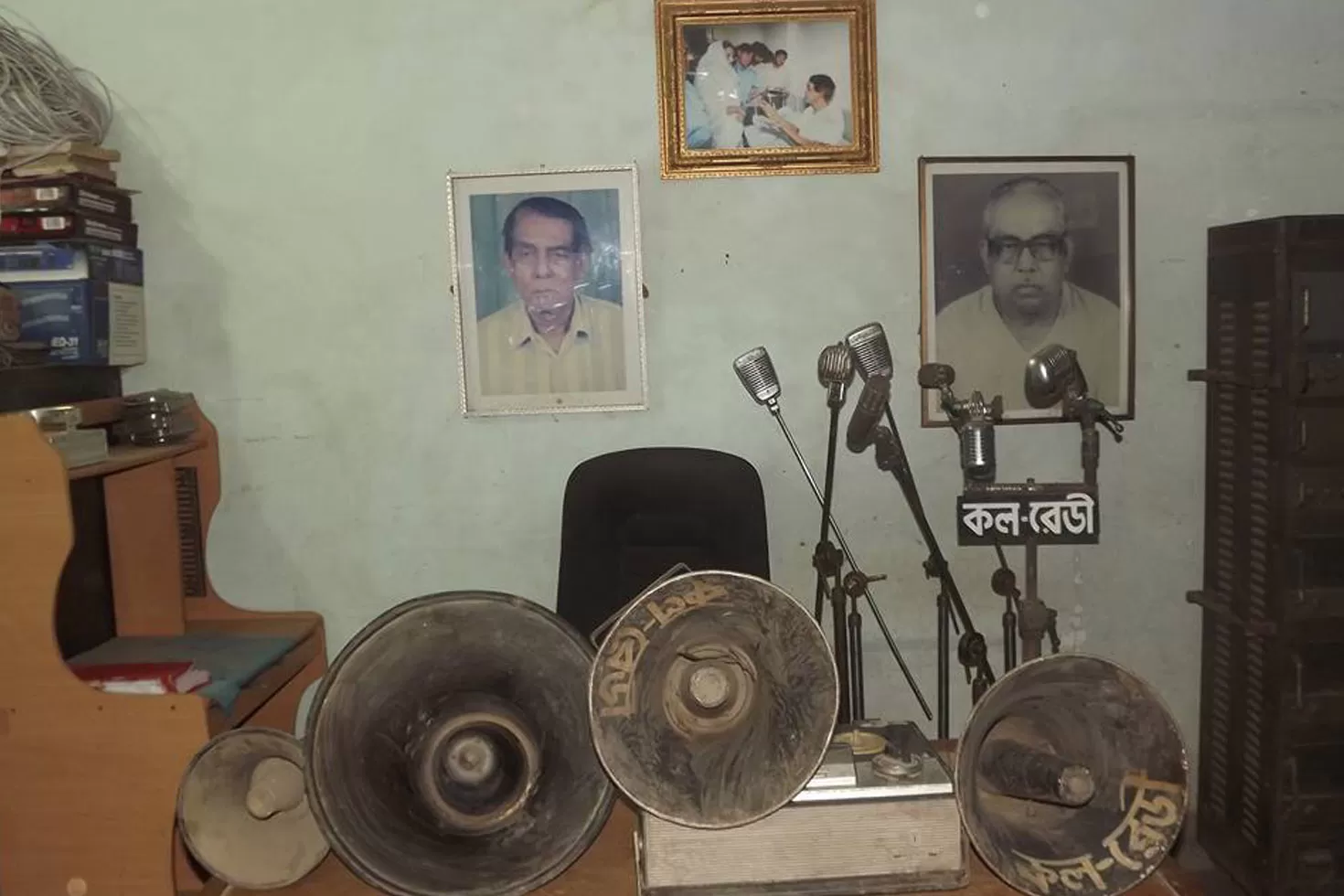 পড়ে-আছে-সেই-ভাষণের-সরঞ্জাম