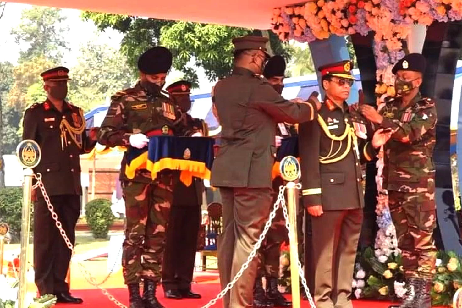 কোর-অফ-সিগন্যালসের-কর্নেল-কমান্ড্যান্ট-হিসেবে-সেনাপ্রধানের-অভিষেক