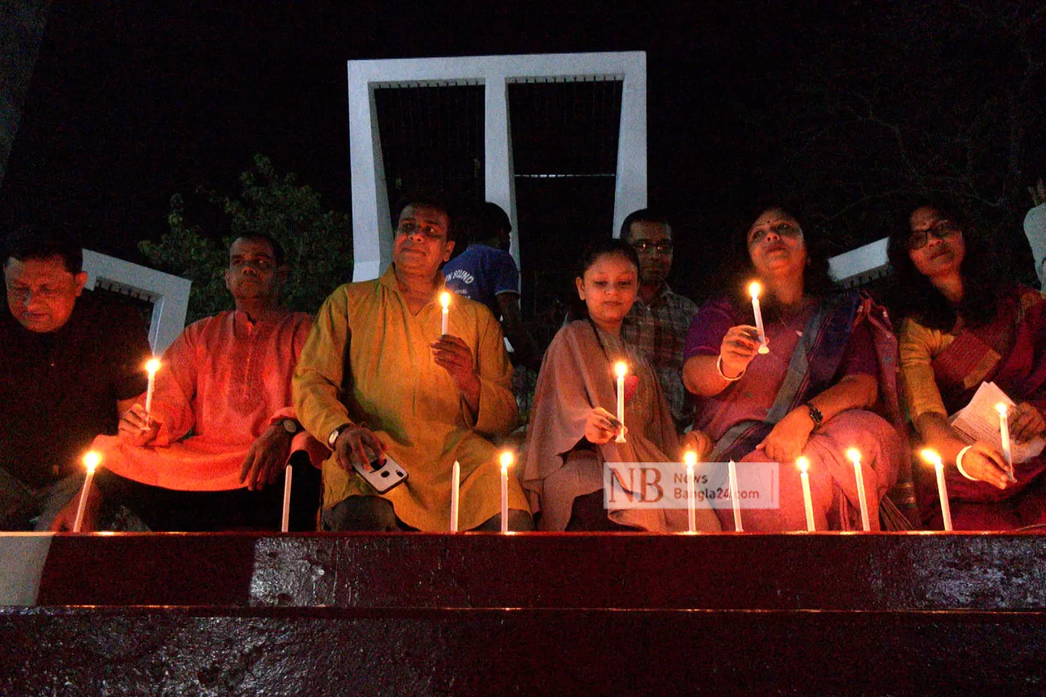 নারী-দিবসের-প্রথম-প্রহরে-মোমবা‌তি-প্রজ্বালন