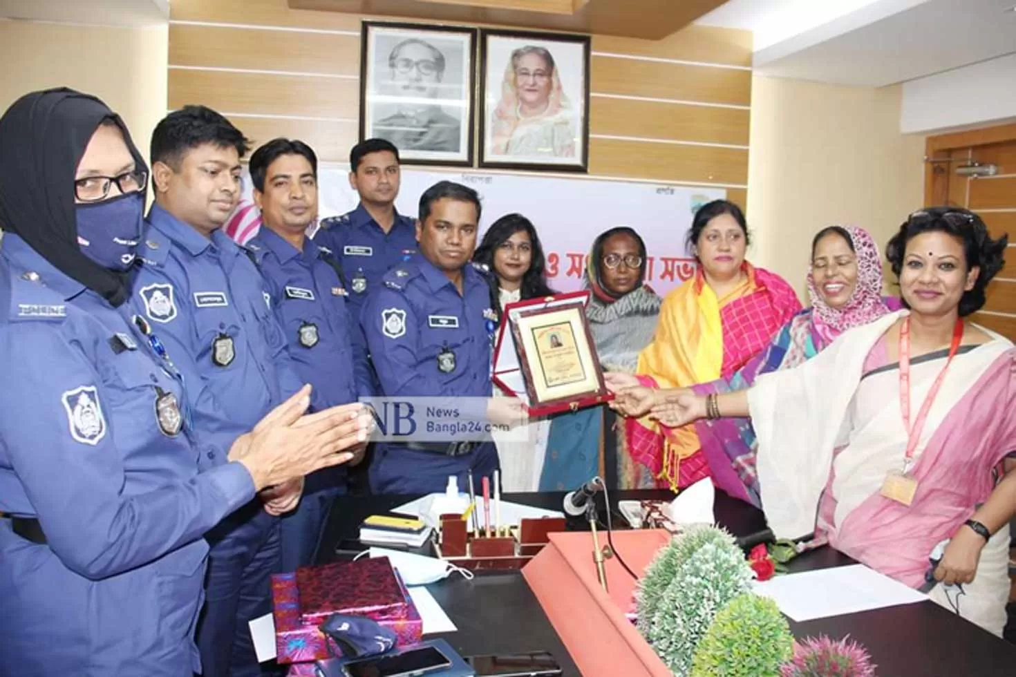 মেয়েদের-ডাক্তার-ইঞ্জিনিয়ার-বানিয়ে-সংবর্ধনা-পেলেন-গ্রামপুলিশ-মা