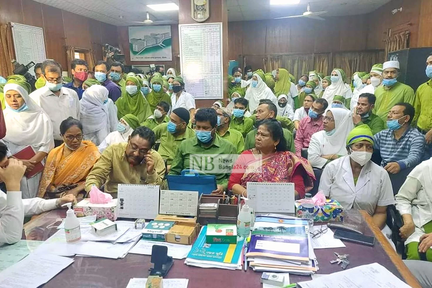 মারধরের ঘটনার বিচারের দাবিতে আন্দোলনরত নার্স