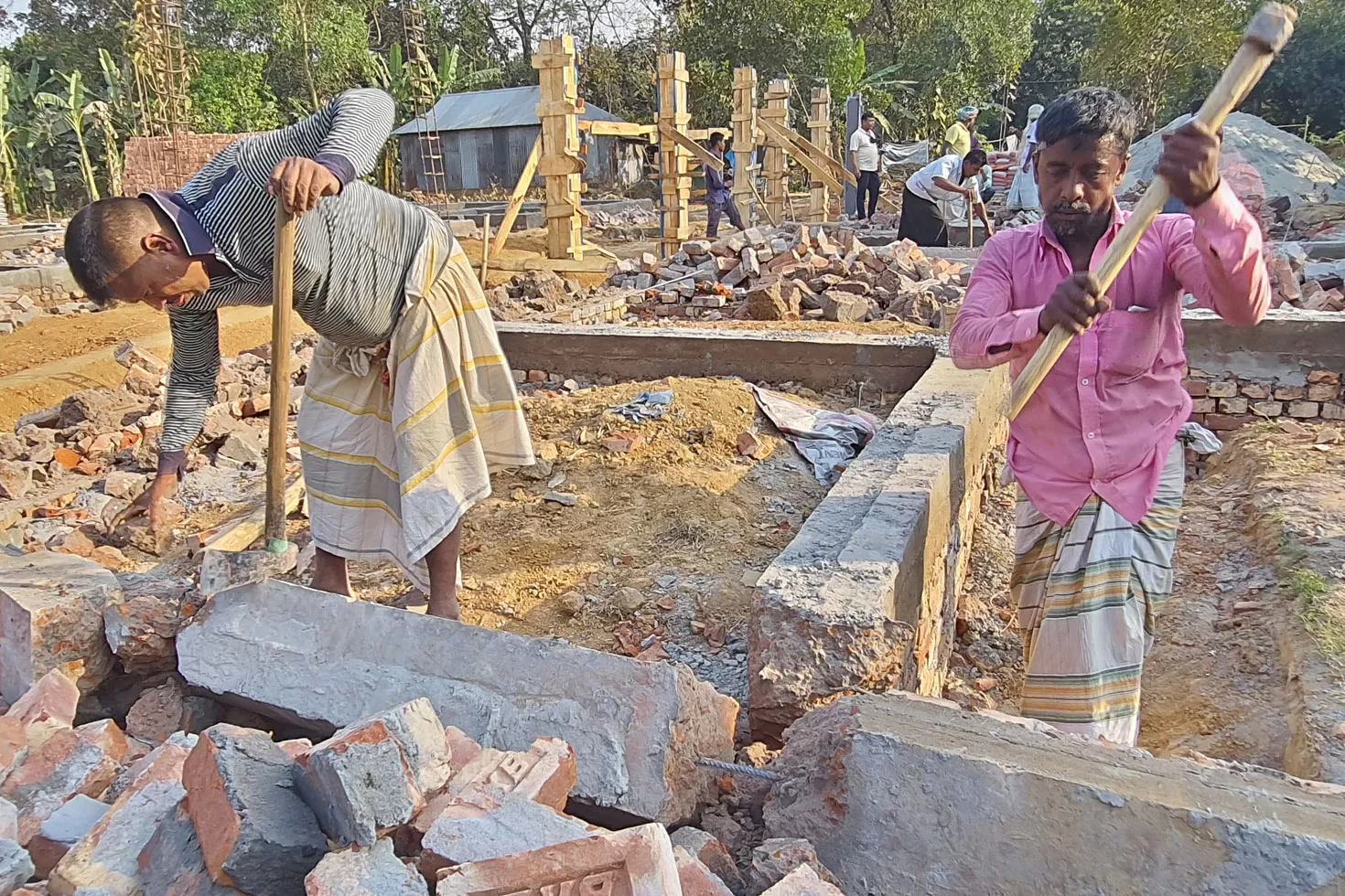 অনিয়মে ভেঙে ফেলা হলো আশ্রয়ণের ১৬০ ঘর