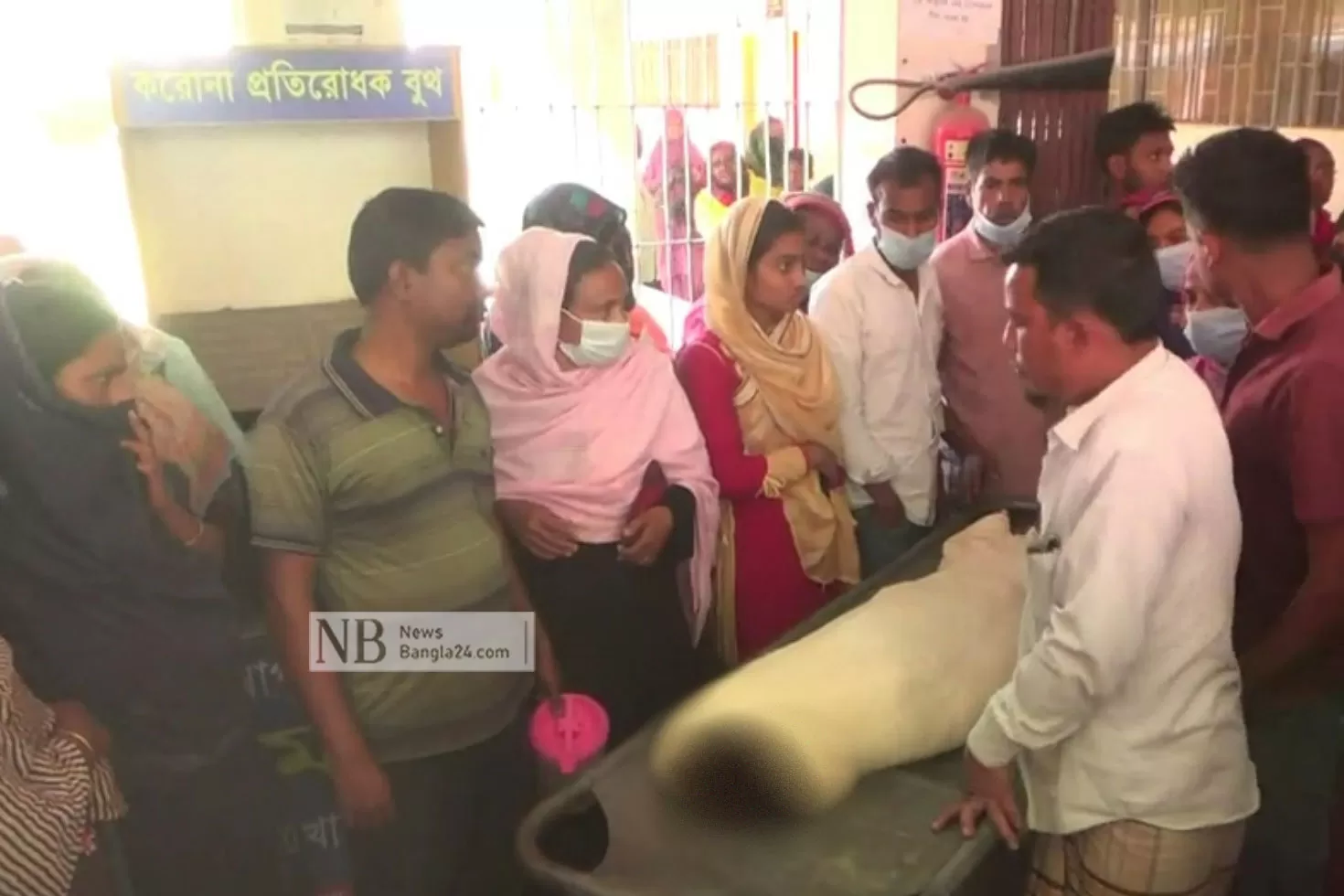 মোটরসাইকেল-থেকে-ছিটকে-পড়ে-প্রাণ-গেল-শিশুর-
