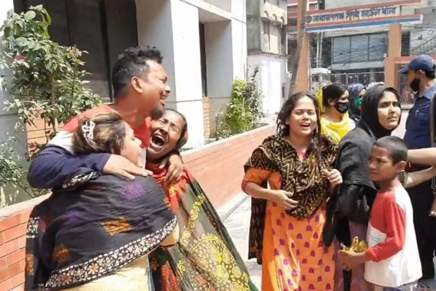 কয়লাঘাটে-যুবককে-পিটিয়ে-কুপিয়ে-হত্যা-আটক-৩