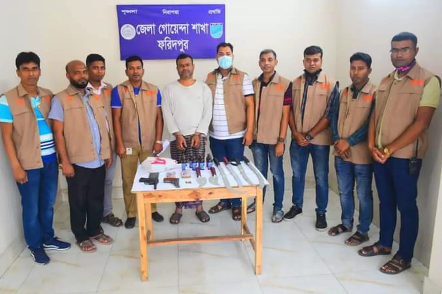 স্ত্রীকে-দিয়ে-স্বামীর-মাদক-কারবার-অস্ত্রসহ-গ্রেপ্তার-দুজনই