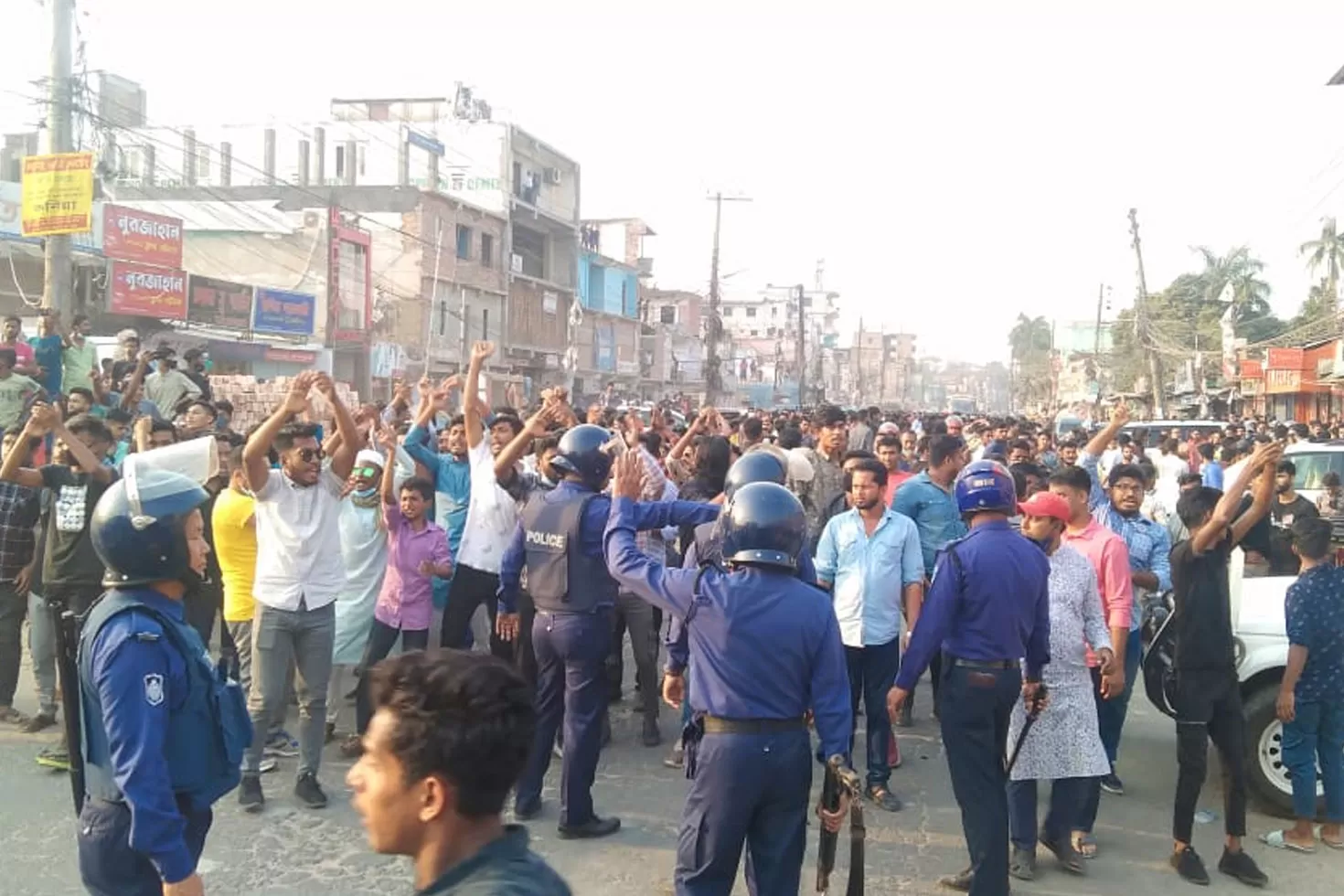 পাল্টাপাল্টি-মিছিলে-উত্তেজনা-নোয়াখালীতে