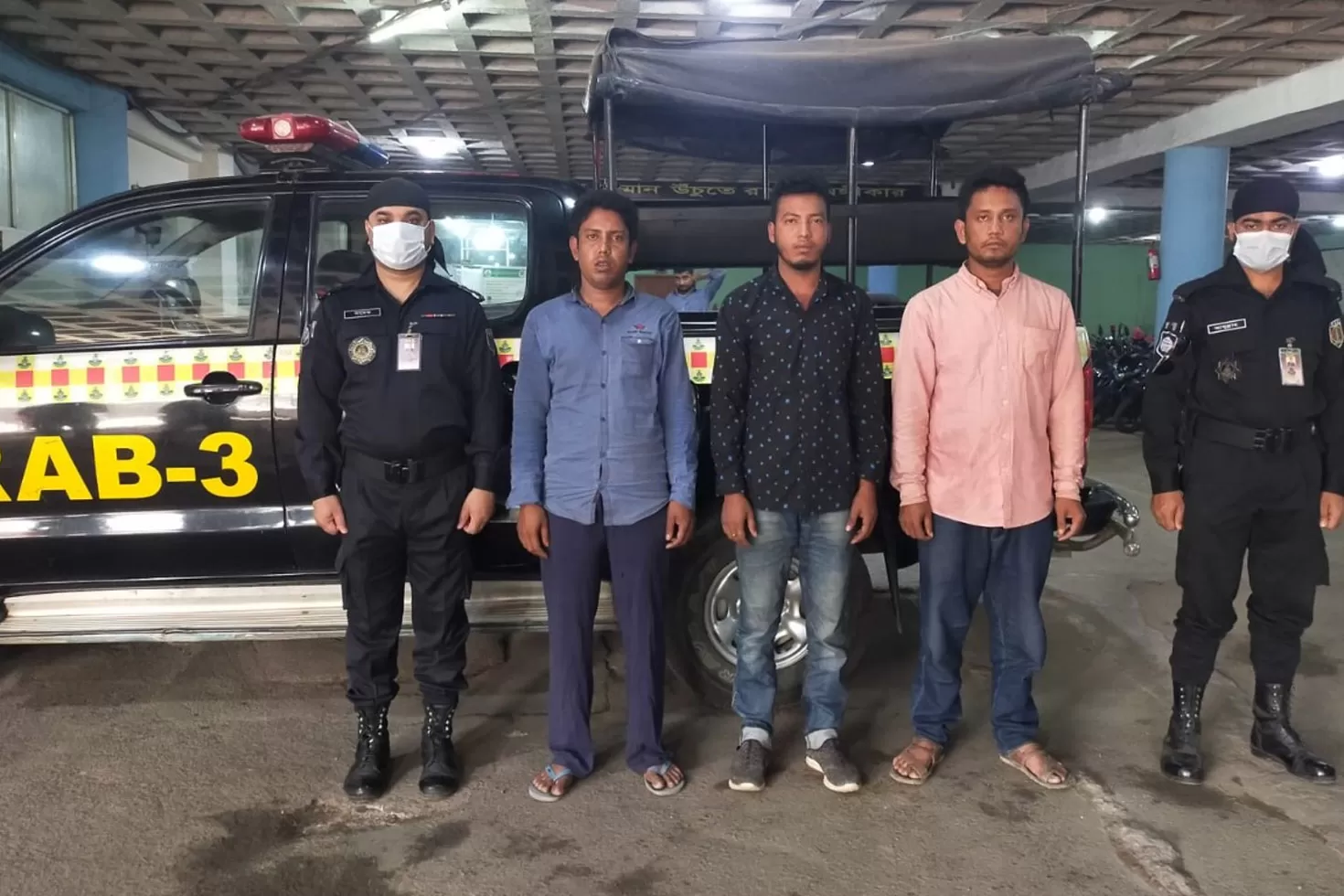 রাজধানীতে ৭২ কেজি গাঁজাসহ তিনজন আটক