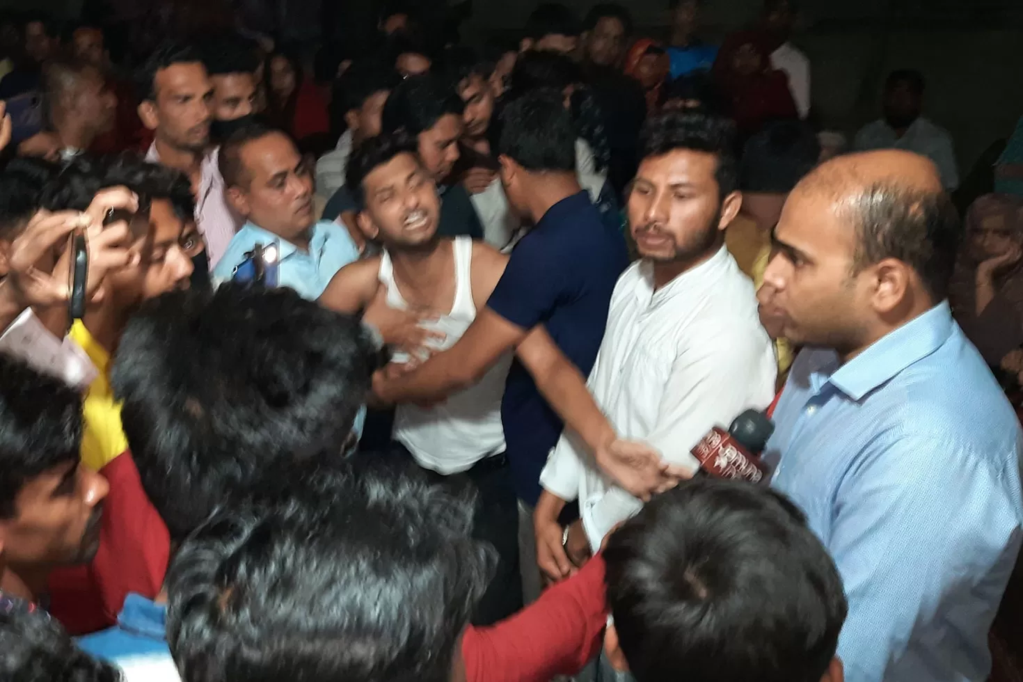 ‘মোর ভাইও আইছে, কথা কয় না’
