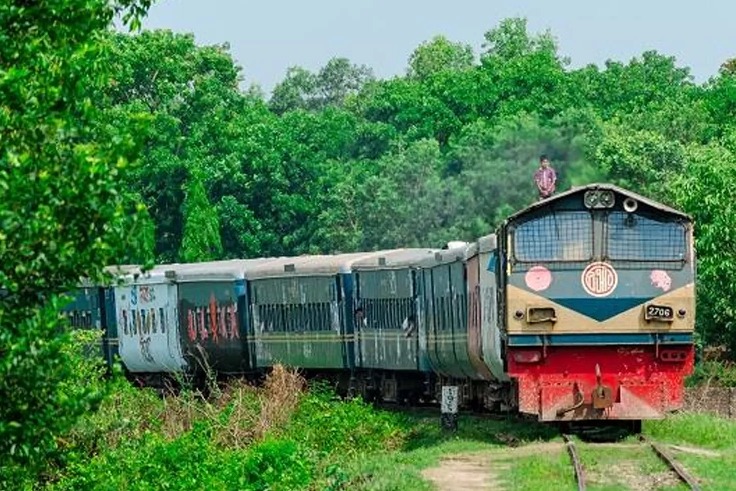 প্ল্যাটফর্মের-সঙ্গে-ধাক্কা-লেগে-আহত