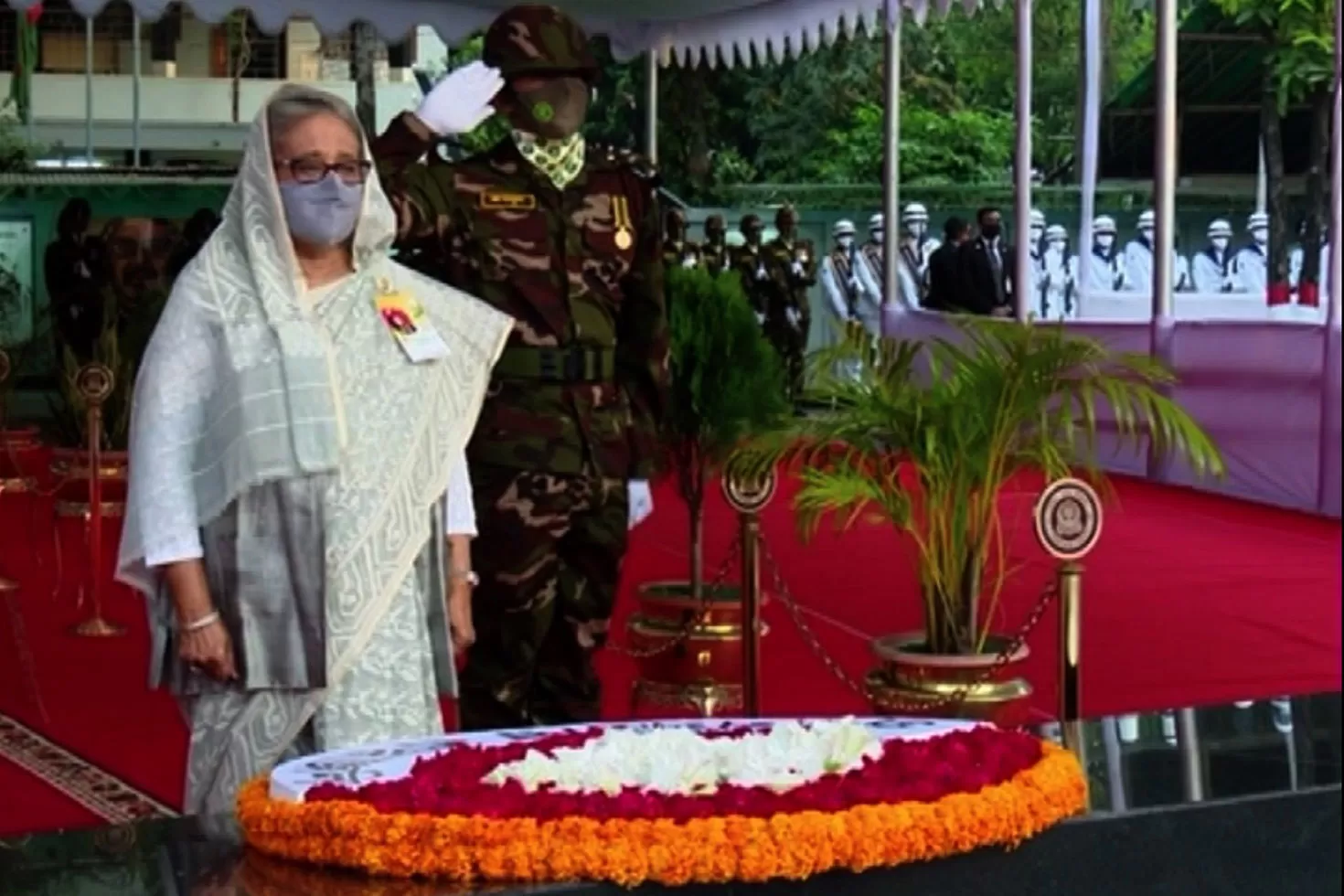 বঙ্গবন্ধুর-জন্মদিনে-প্রতিকৃতিতে-শ্রদ্ধা-প্রধানমন্ত্রীর