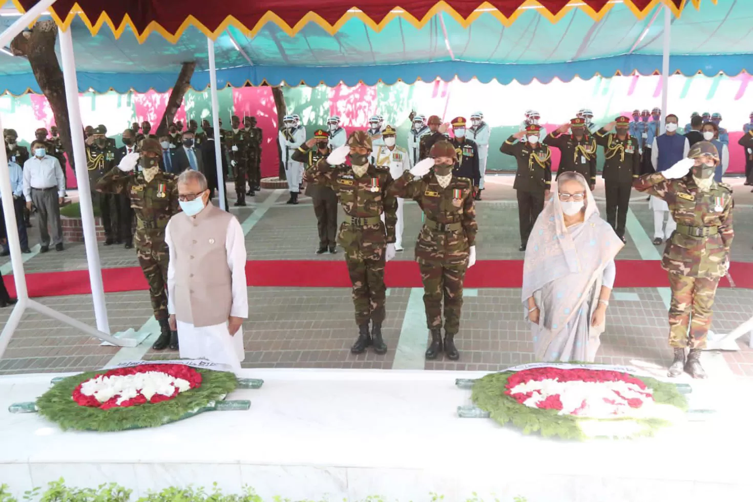 টুঙ্গিপাড়ায়-বঙ্গবন্ধুর-সমাধিতে-রাষ্ট্রপতি-প্রধানমন্ত্রীর-শ্রদ্ধা