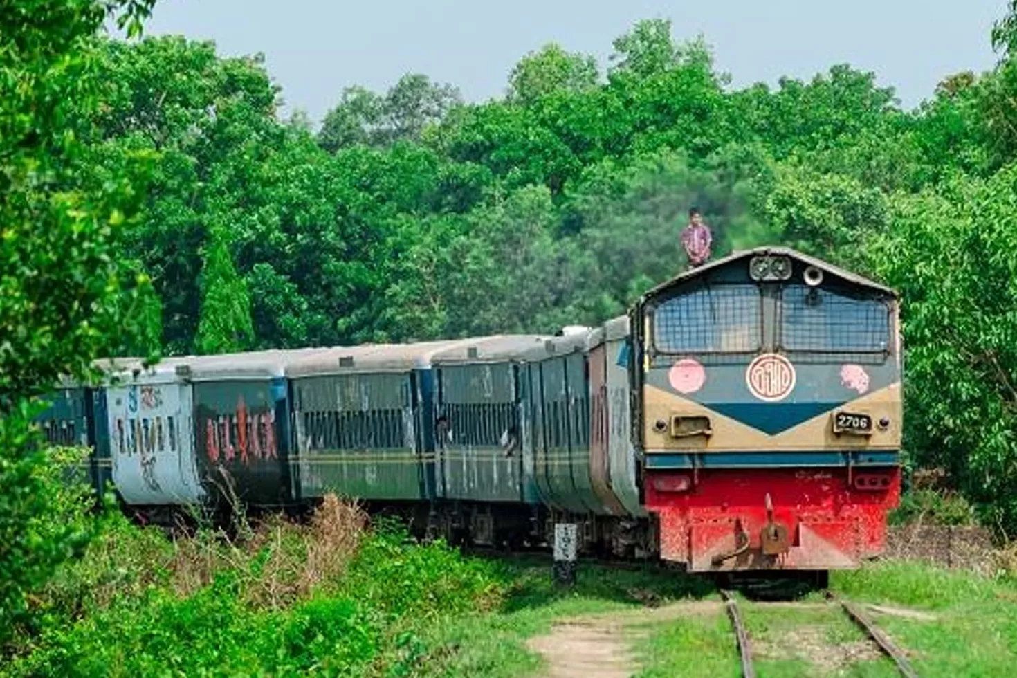 যে বিপদ ওত পেতে আছে চবি রেলস্টেশনে