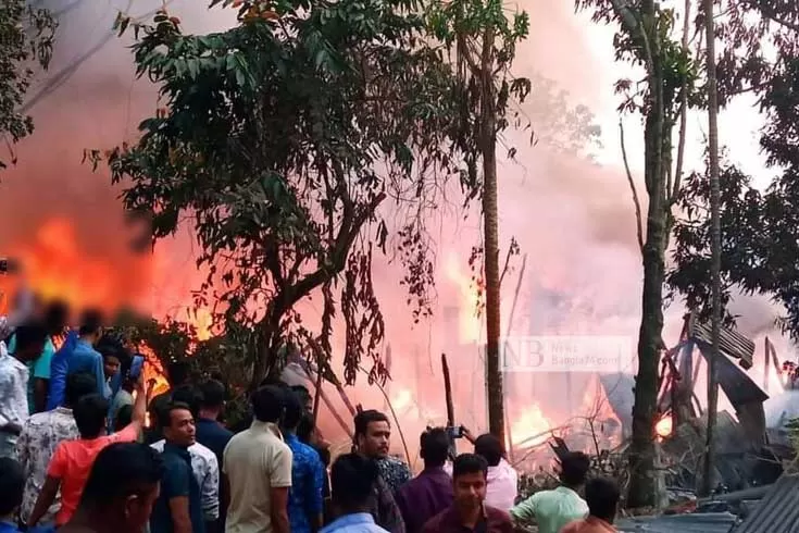 পাহাড়ে-পুড়ল-১৬-বসতঘর