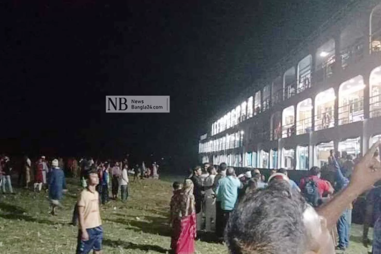 সংঘর্ষে ডুবল বাল্কহেড, লঞ্চে ফাটল