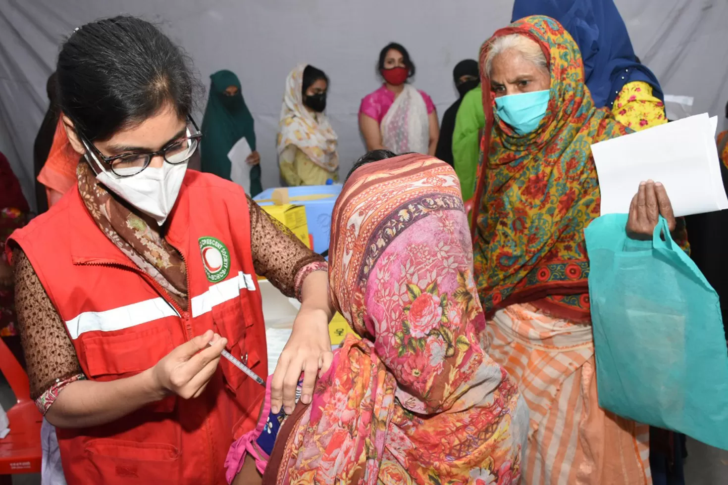 টিকার দ্বিতীয় ডোজ পেলেন সাড়ে ৬ হাজার ক্ষুদ্র ব্যবসায়ী