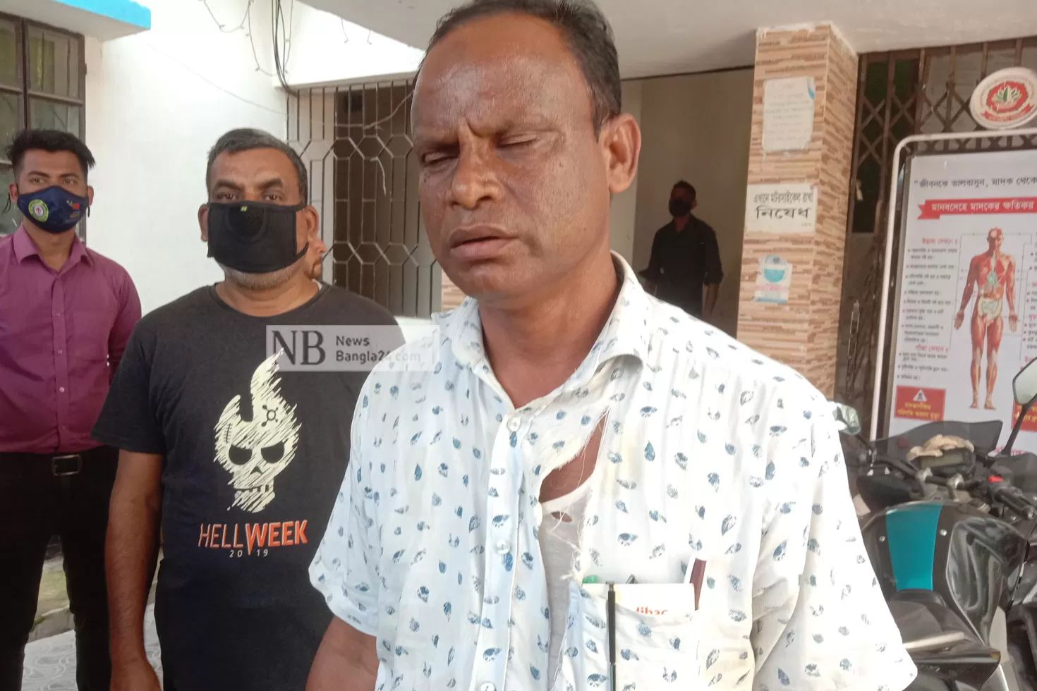 পৌর অফিস সহকারীকে ‘পেটালেন’ ছাত্রলীগকর্মী