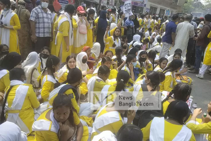 ফি দিয়েও এসএসসির রেজিস্ট্রেশন না হওয়ায় শিক্ষার্থীদের অবরোধ