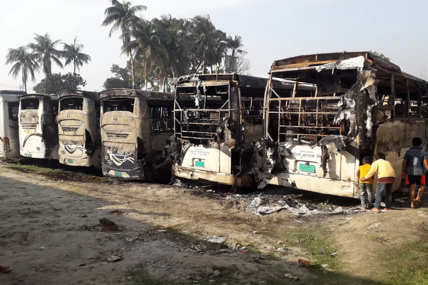 ১২ বাসে আগুন: নেপথ্যে ‘ঋণ মওকুফ ও বিমা সুবিধা আদায়’