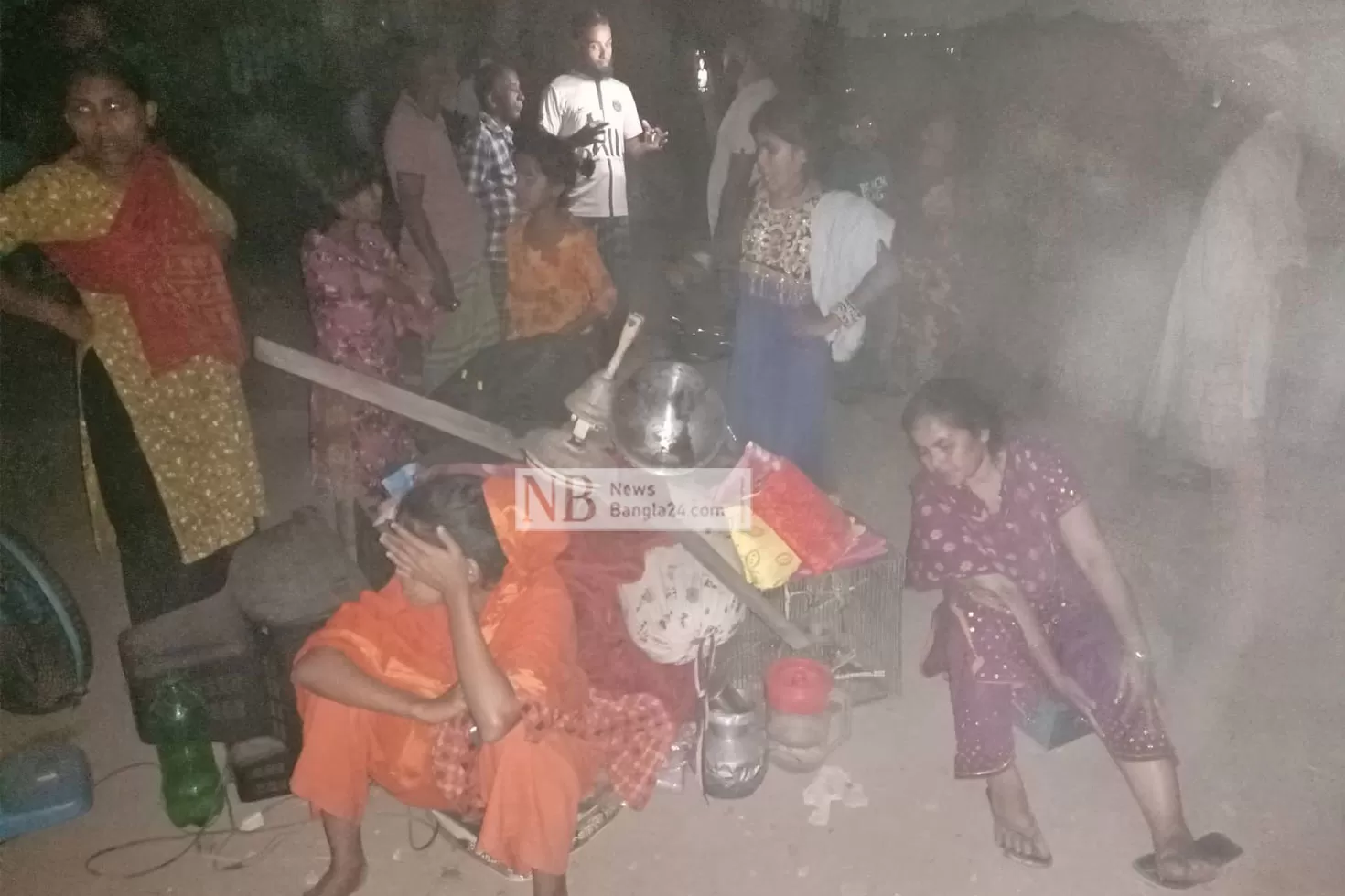 দুপুরে-মার-খাইয়া-পা-ফোলছে-রাইতে-মোর-সব-পুড়ছে-
