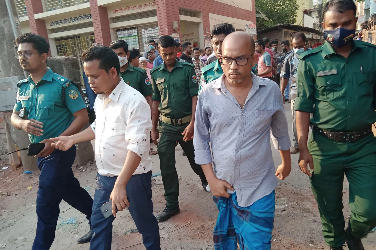 ব‌রিশাল-সি‌টি-করপোরেশনের-তিন-সার্ভেয়ারকে-পিটুনি
