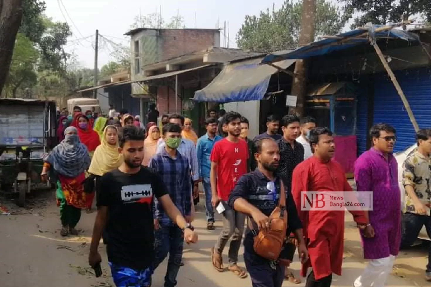 শ্রমিক-ছাঁটাইয়ের-প্রতিবাদে-সড়কে-বিক্ষোভ
