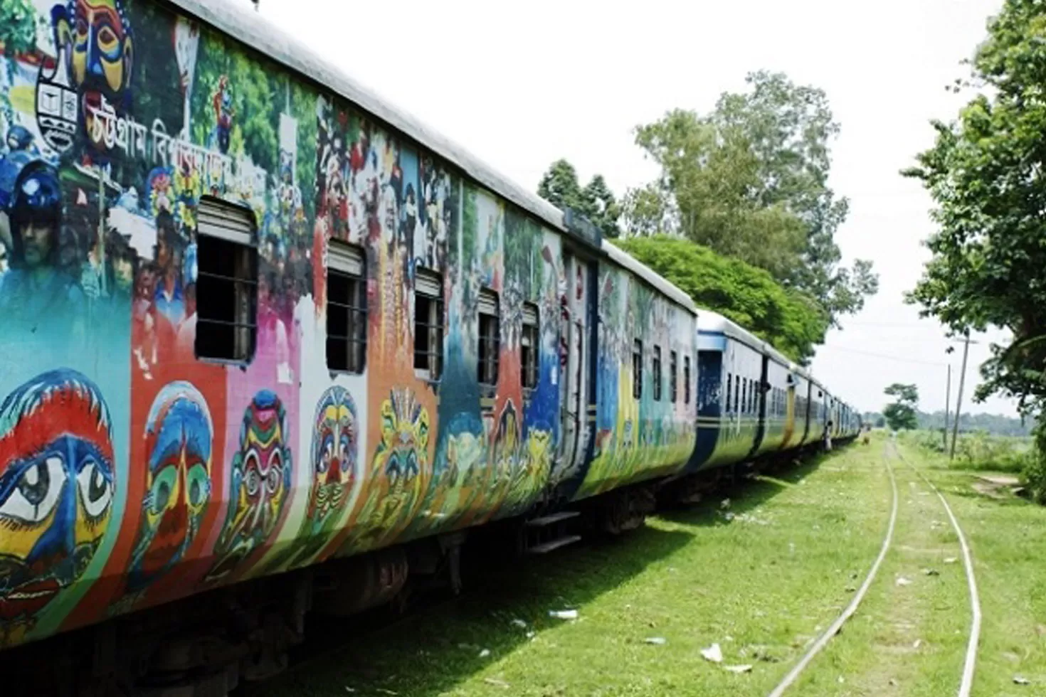 মুখোমুখি-সংঘর্ষ-থেকে-রক্ষা-চবির-দুই-শাটল-ট্রেনের