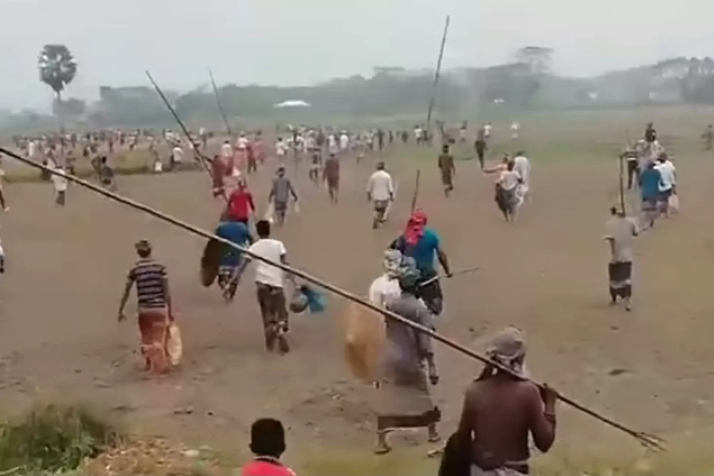 লাইটার-চাওয়া-নিয়ে-২-গ্রামের-সংঘর্ষে-আহত-৩৫