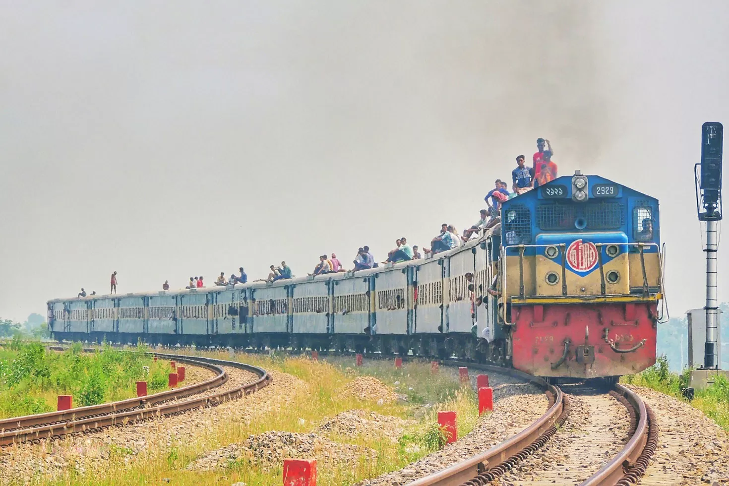 ট্রেন-ভ্রমণে-যেসব-সতর্কতা-পালন-করবেন