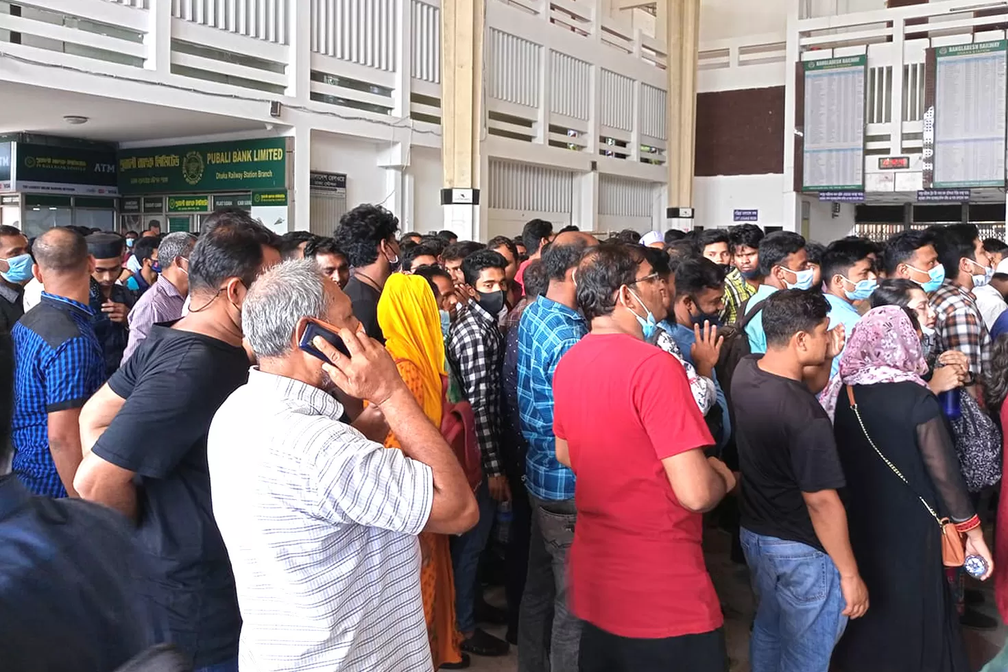 অনলাইনে-ট্রেনের-টিকিট-বন্ধ-যাত্রী-ভোগান্তি