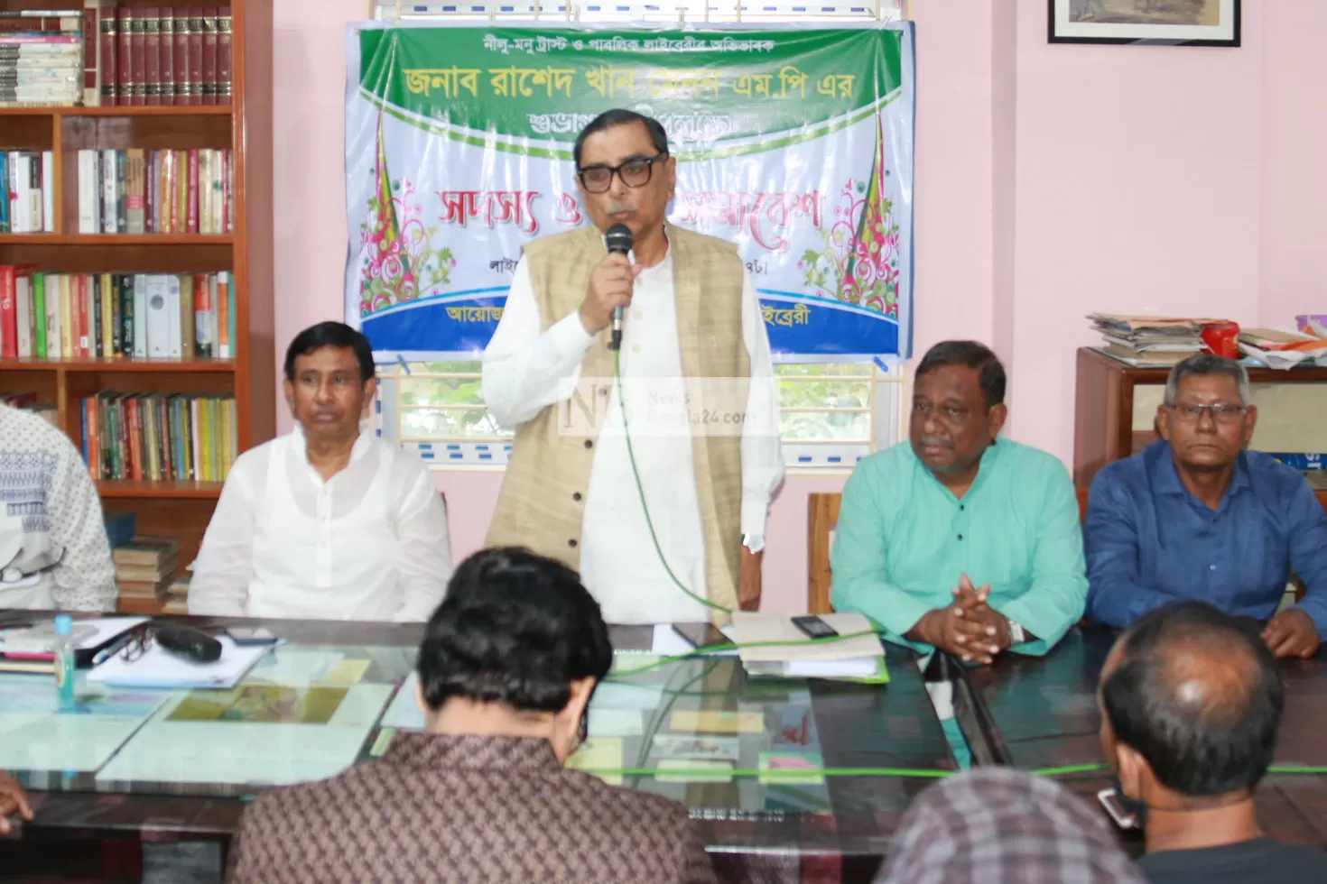 সরকারি দল মানুষের কষ্ট নিয়ে উপহাস করে: মেনন