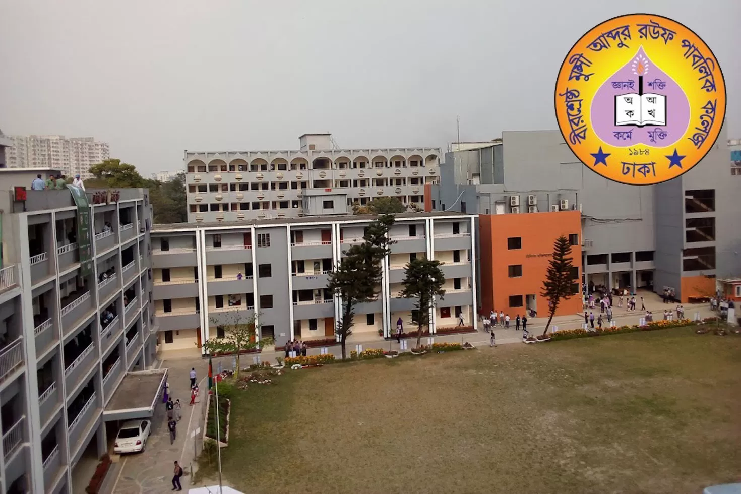 শিক্ষক-নিচ্ছে-বীরশ্রেষ্ঠ-মুন্সী-আব্দুর-রউফ-পাবলিক-কলেজ