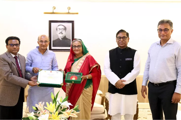 বিদ্যুৎ-বিভাগের-স্বাধীনতা-পুরস্কার-প্রধানমন্ত্রীর-হাতে