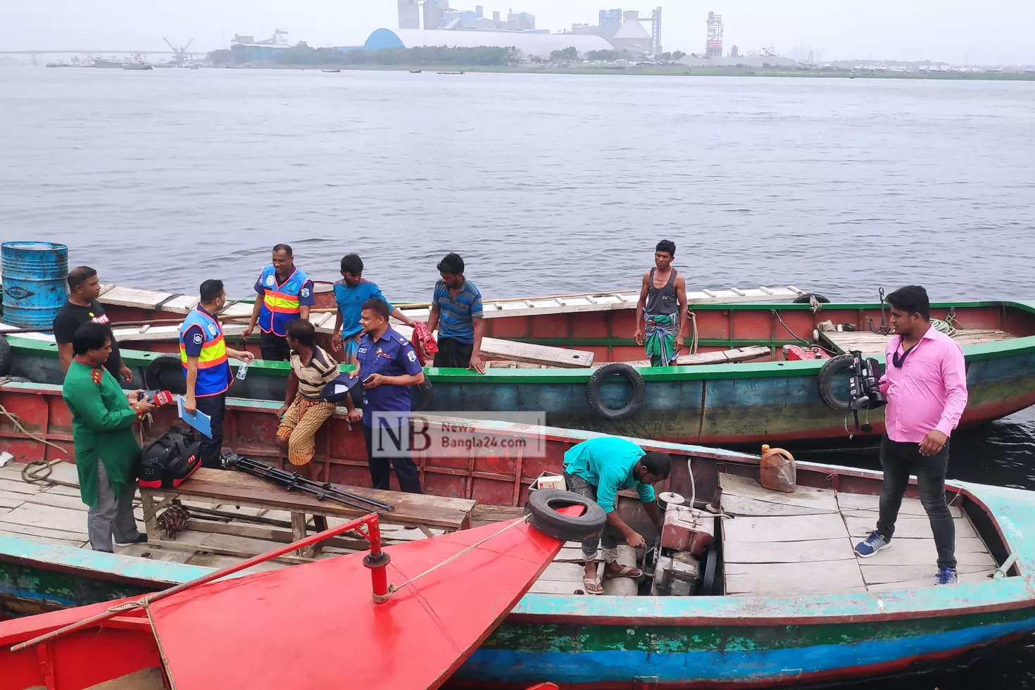 লঞ্চের ধাক্কায় সিমেন্টবোঝাই বাল্কহেডডুবি, নিখোঁজ ২