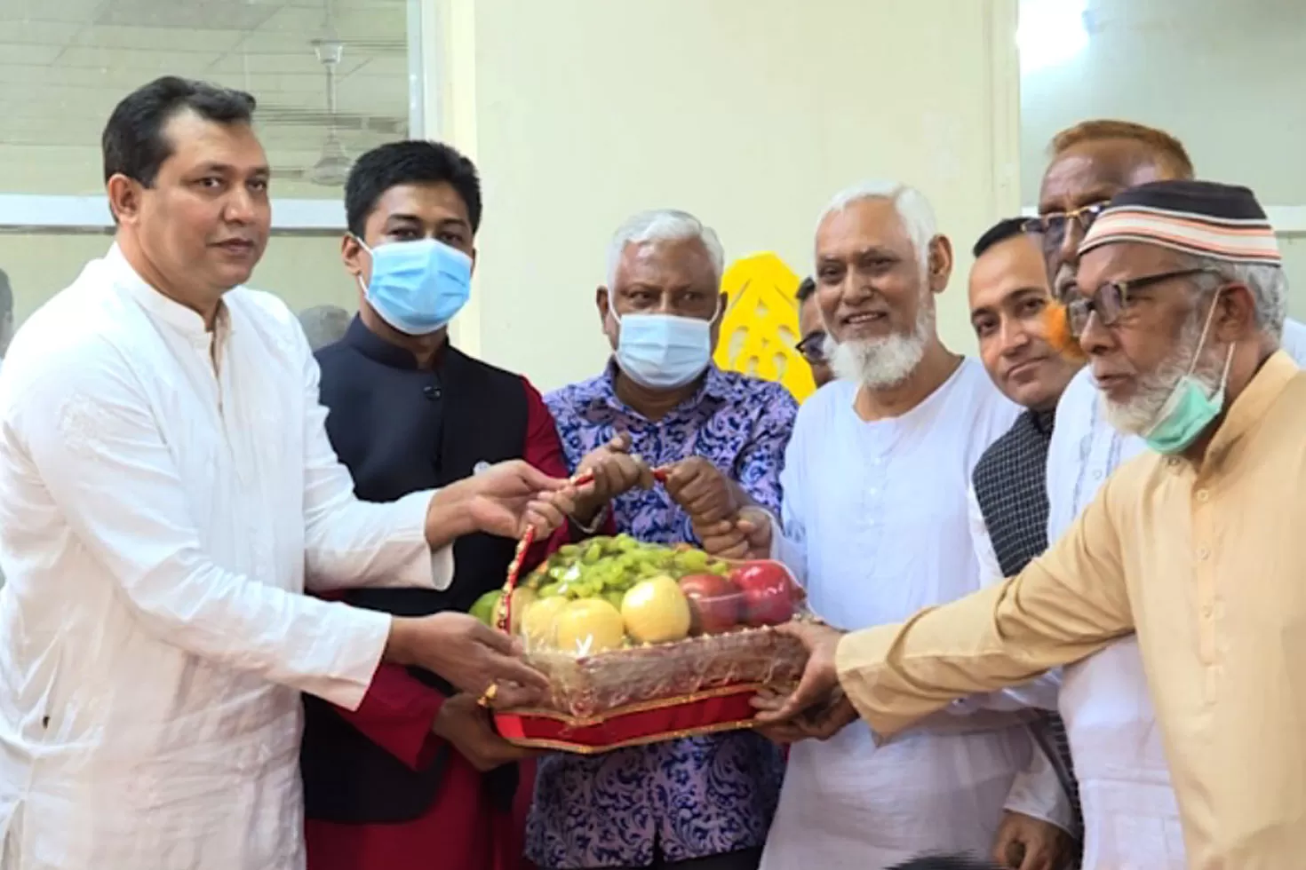 যুদ্ধাহত-বীর-মুক্তিযোদ্ধাদের-উপহার-প্রধানমন্ত্রীর
