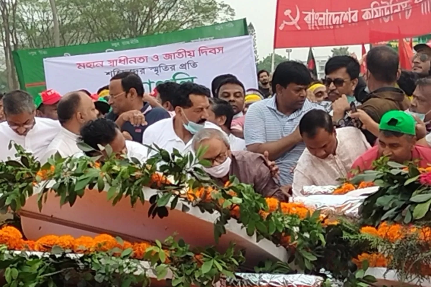 বিএনপির-শ্রদ্ধা-নিবেদনে-এবারও-ধাক্কাধাক্কি