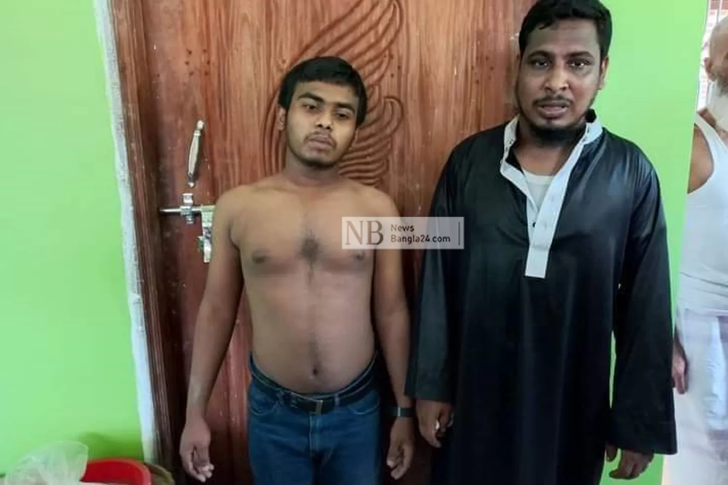 ঘরে ঢুকে বৃদ্ধাকে কুপিয়ে হত্যা, আটক ২