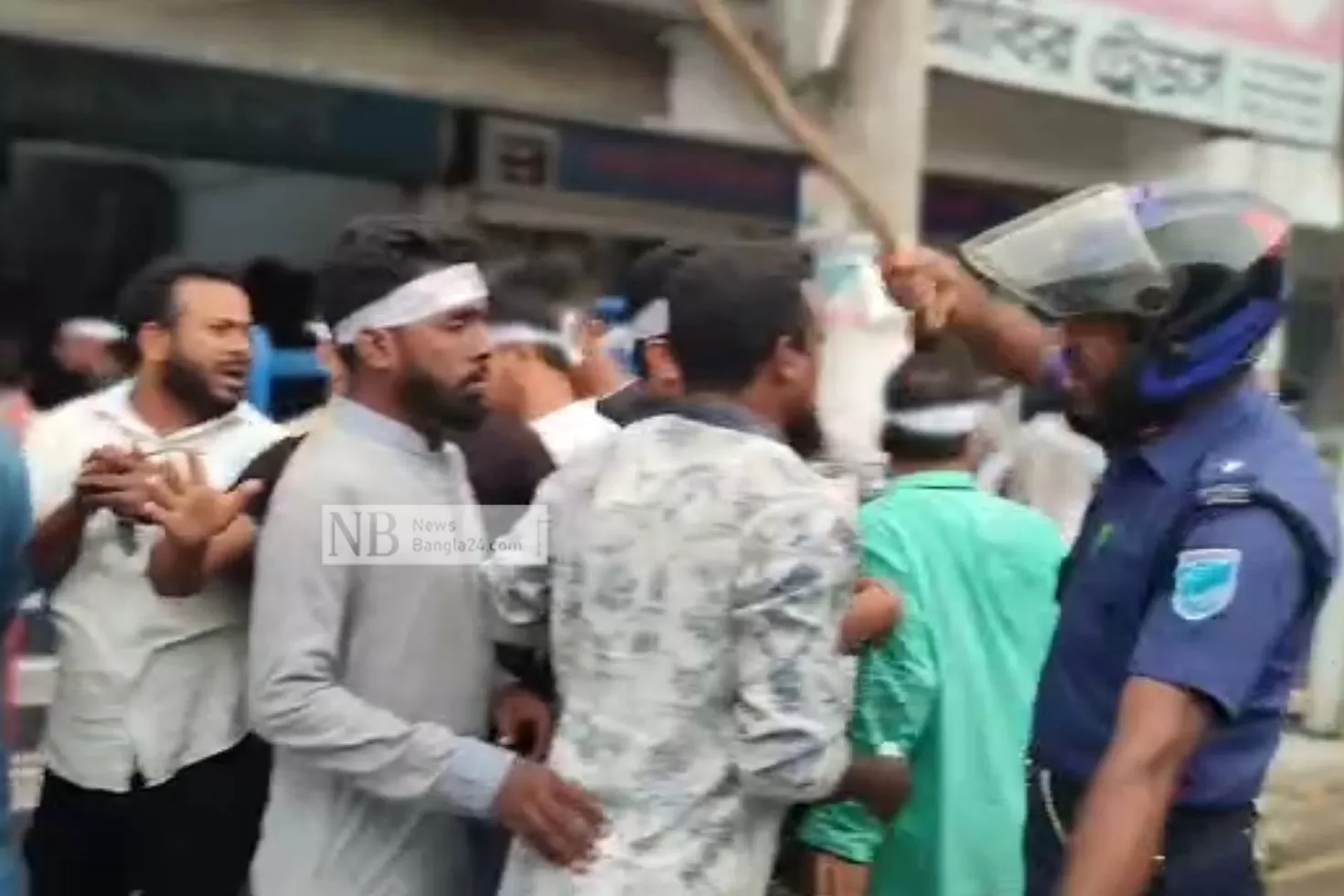 বিএনপির কর্মসূচিতে পুলিশের ‘লাঠিচার্জ’