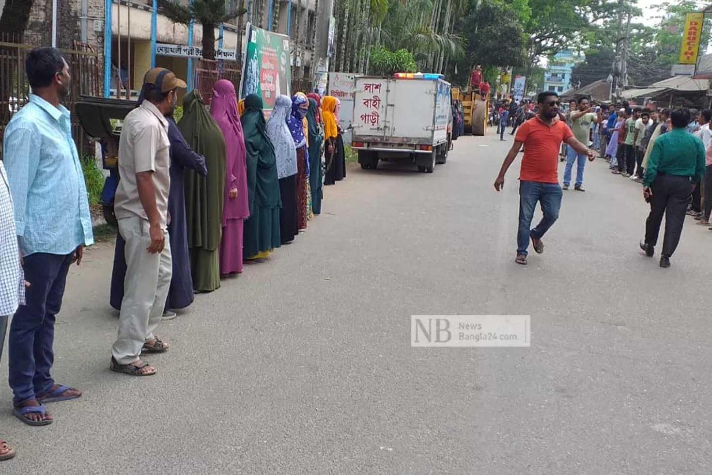 পুলিশের-বিরুদ্ধে-স্ত্রী-হত্যার-অভিযোগ-মরদেহ-নিয়ে-বিক্ষোভ