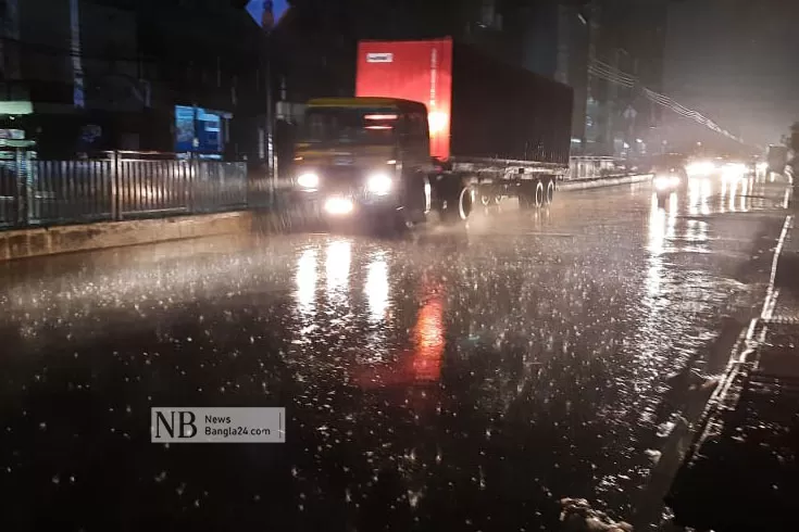 বসন্তবৃষ্টিতে ভিজল ঢাকা