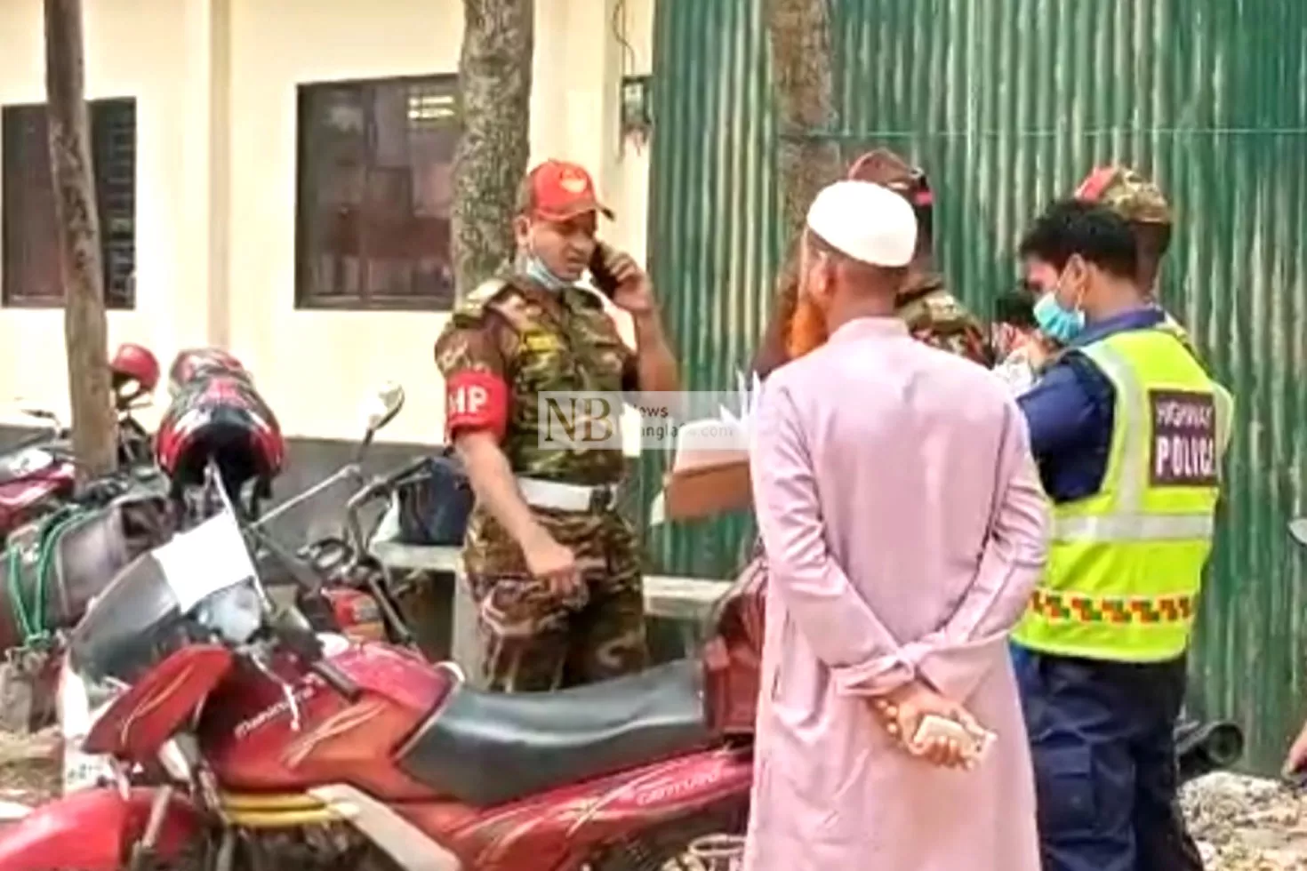 বাড়ি-ফেরার-পথে-সড়কে-প্রাণ-গেল-সেনা-সদস্যের