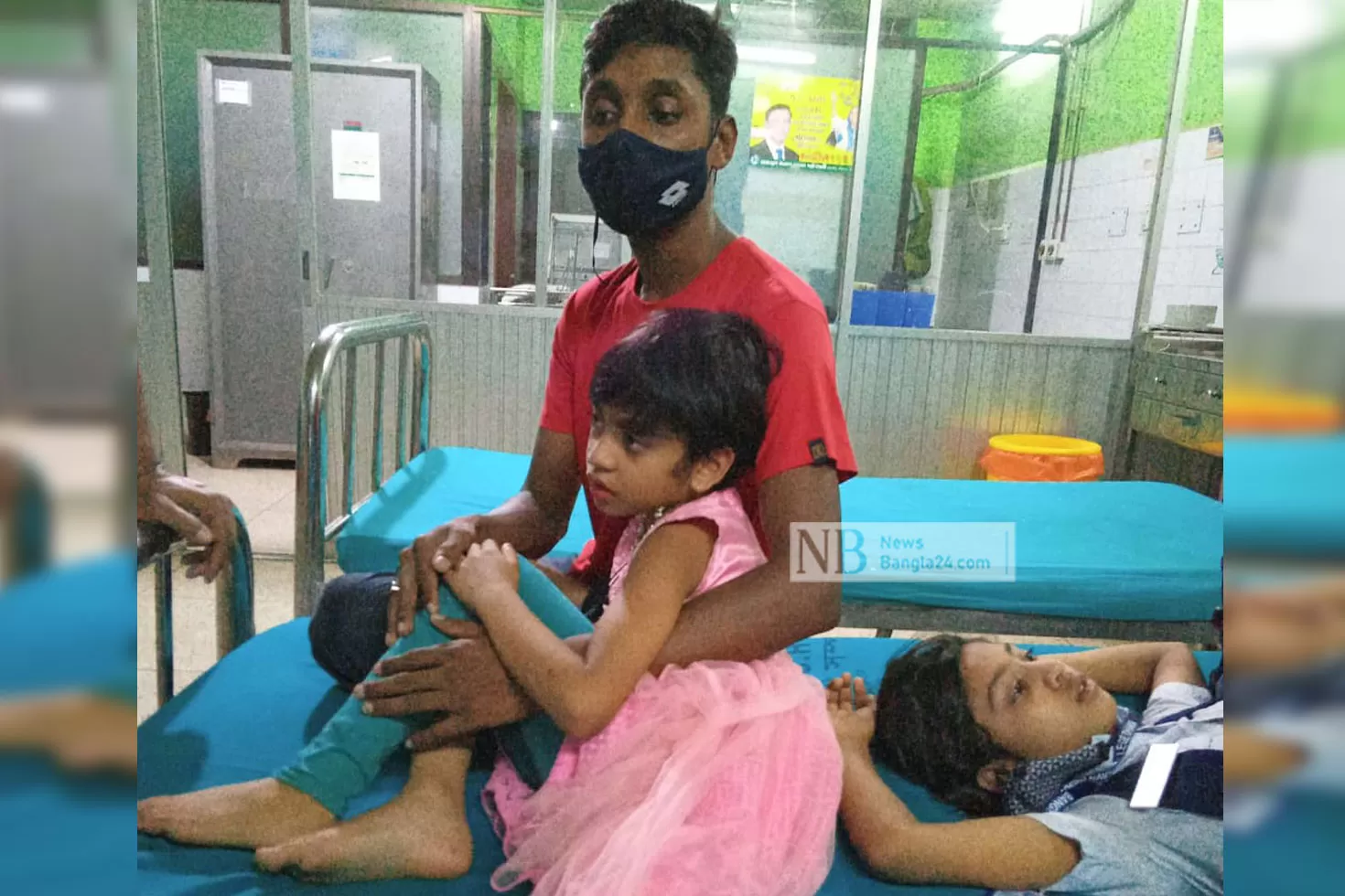মেয়েদের-স্কুলে-দিতে-গিয়ে-বাসের-ধাক্কায়-মা-নিহত