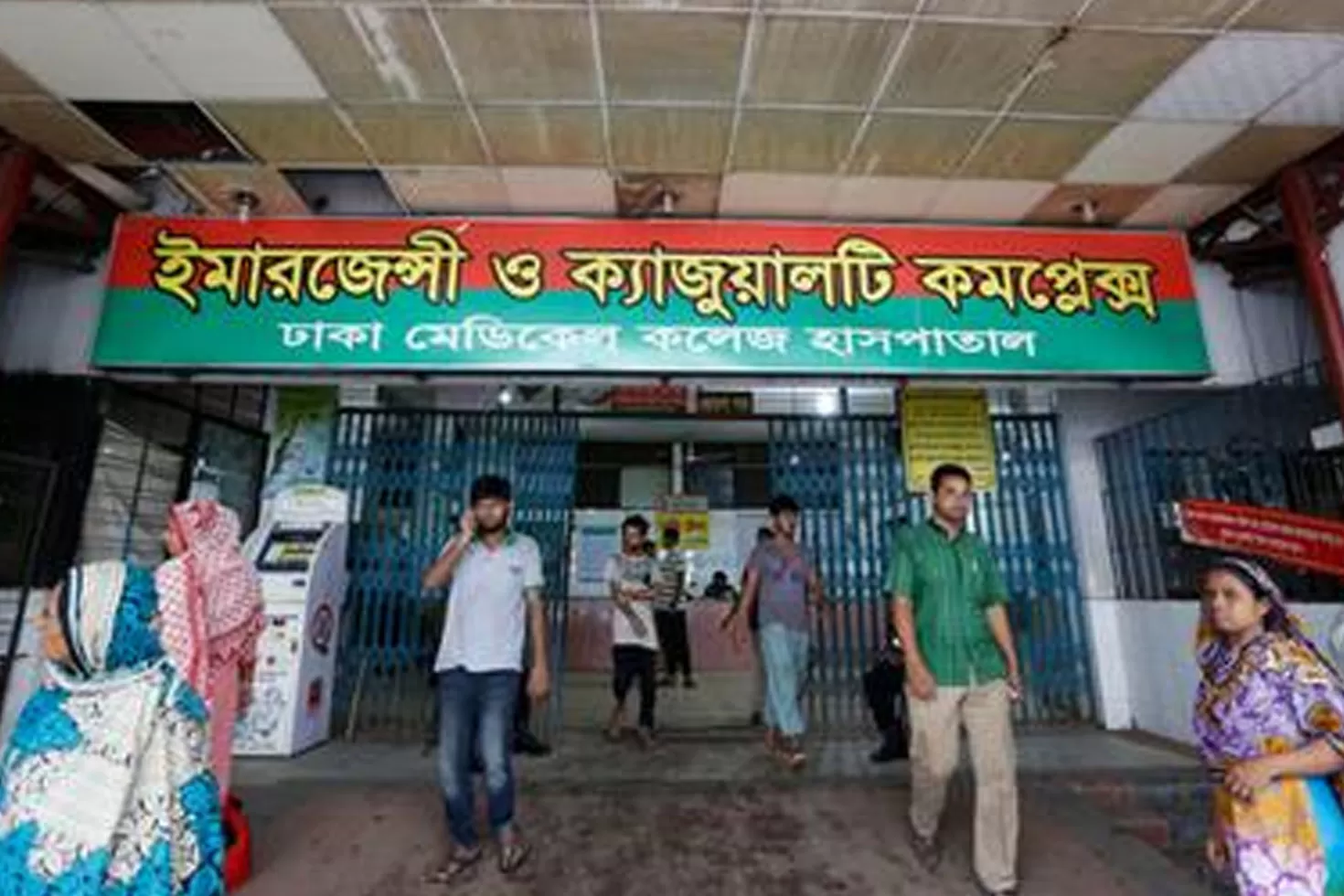 সড়কে-গেল-মোটরসাইকেল-আরোহীর-প্রাণ