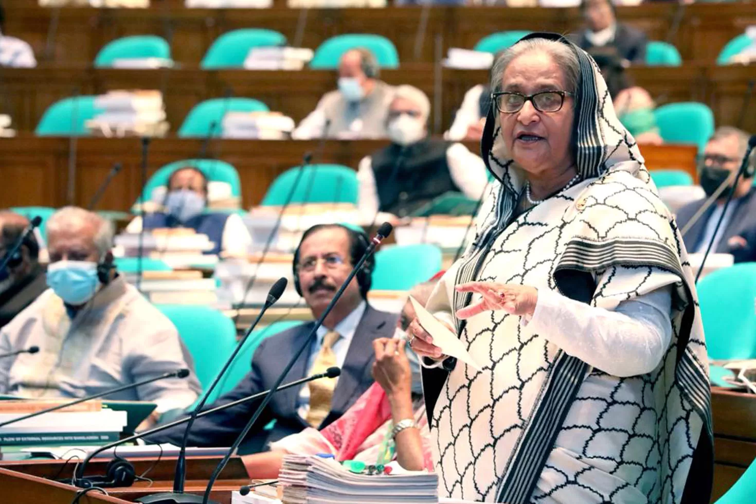 একটি গোষ্ঠী দেশের বিরুদ্ধে কথা বলে পয়সা জোগাড় করে: প্রধানমন্ত্রী