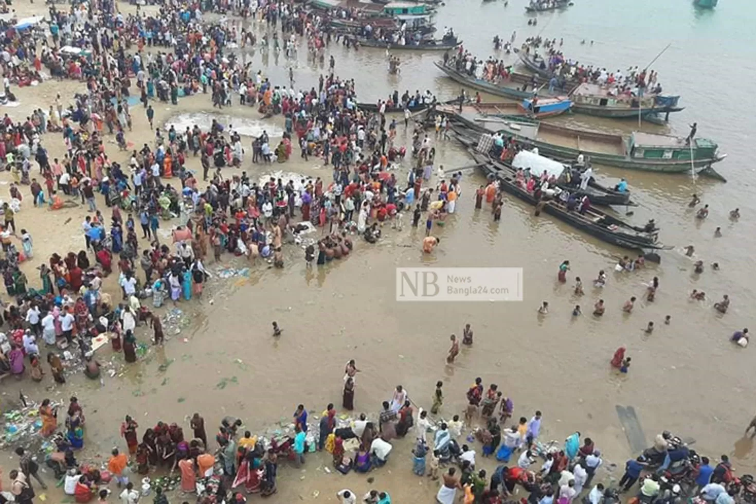বারুণী স্নানে ২ বছর পর জমজমাট যাদুকাটার তীর
