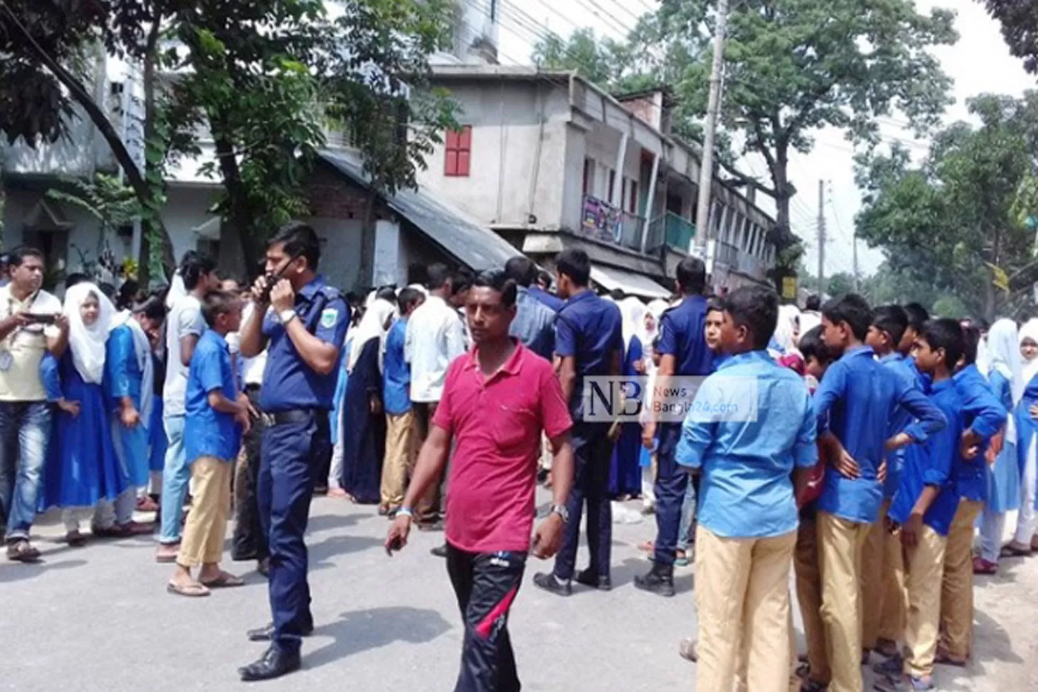 ট্রাক্টরচাপায়-স্কুলছাত্র-নিহত-চালককে-পিটুনি