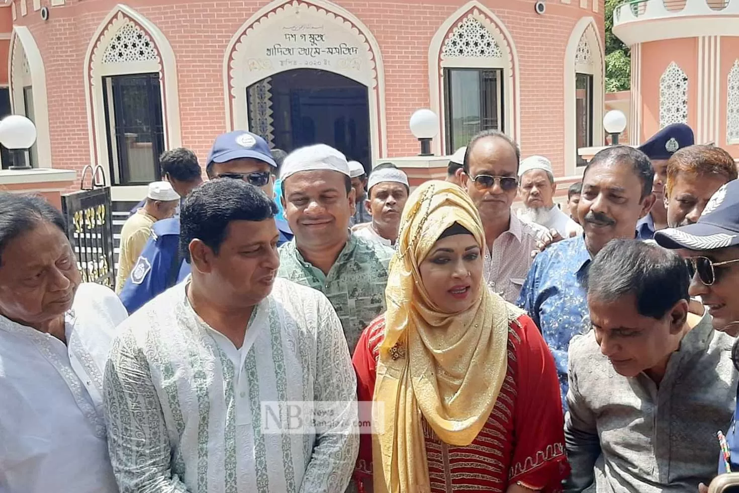 মায়ের-নামে-মসজিদ-বানালেন-নায়িকা-রোজিনা
