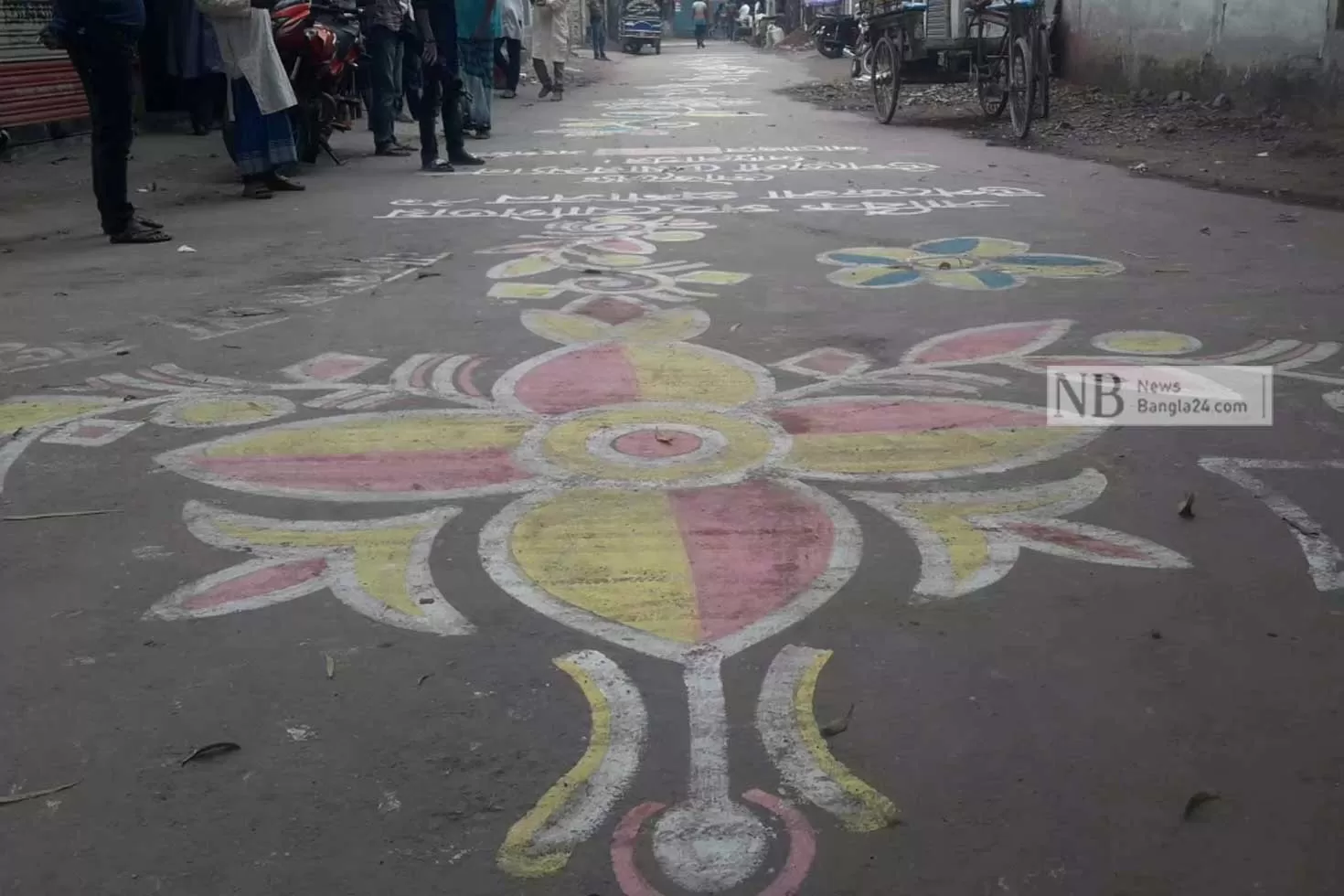 আল্পনায় রঙিন সড়ক, দেয়ালে দেয়ালে সচেতনতামূলক প্রচার