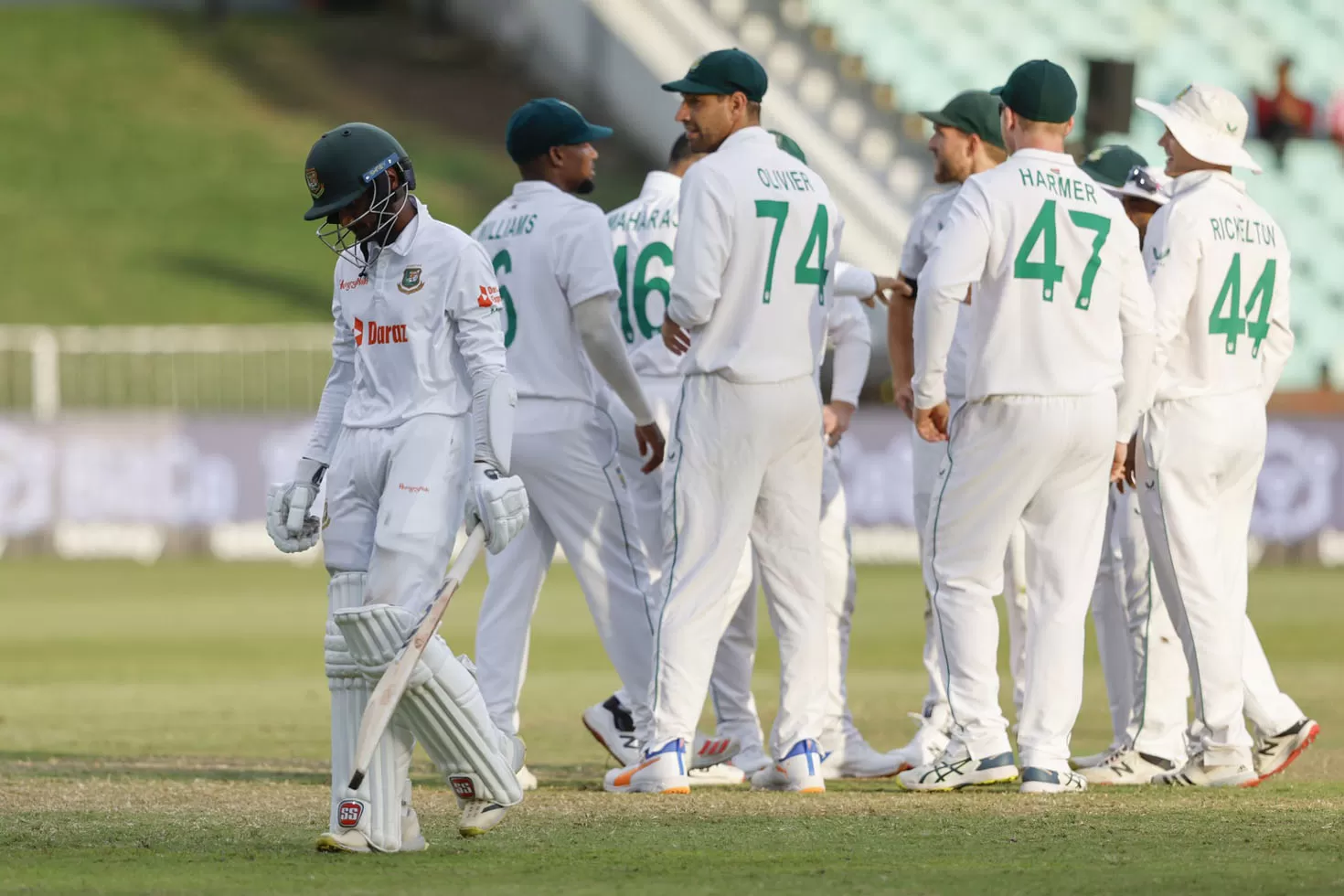 বোলারদের সফলতার দিনে ব্যর্থ ব্যাটাররা