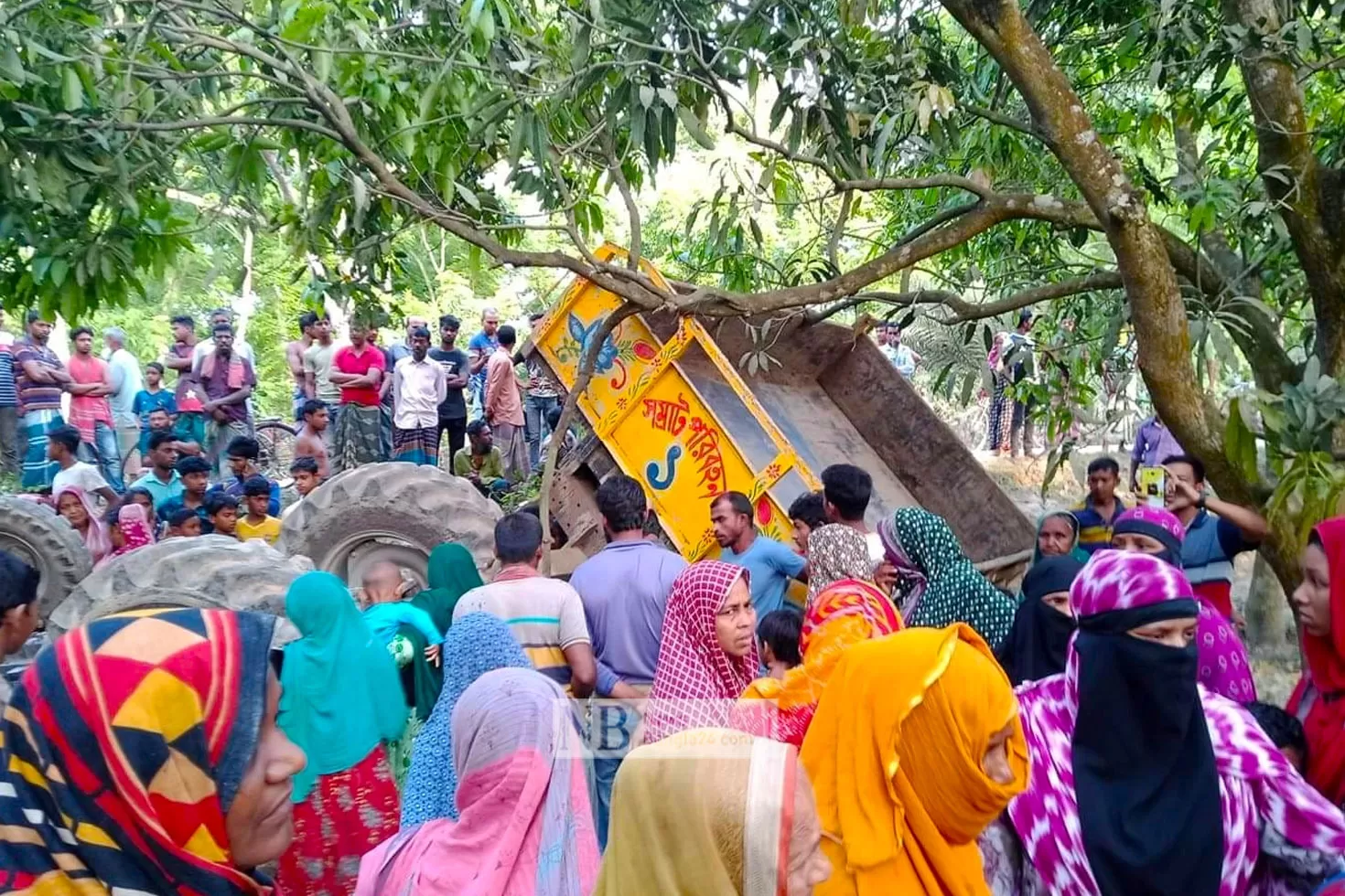 ট্রাক্টর-উল্টে-সহকারী-নিহত